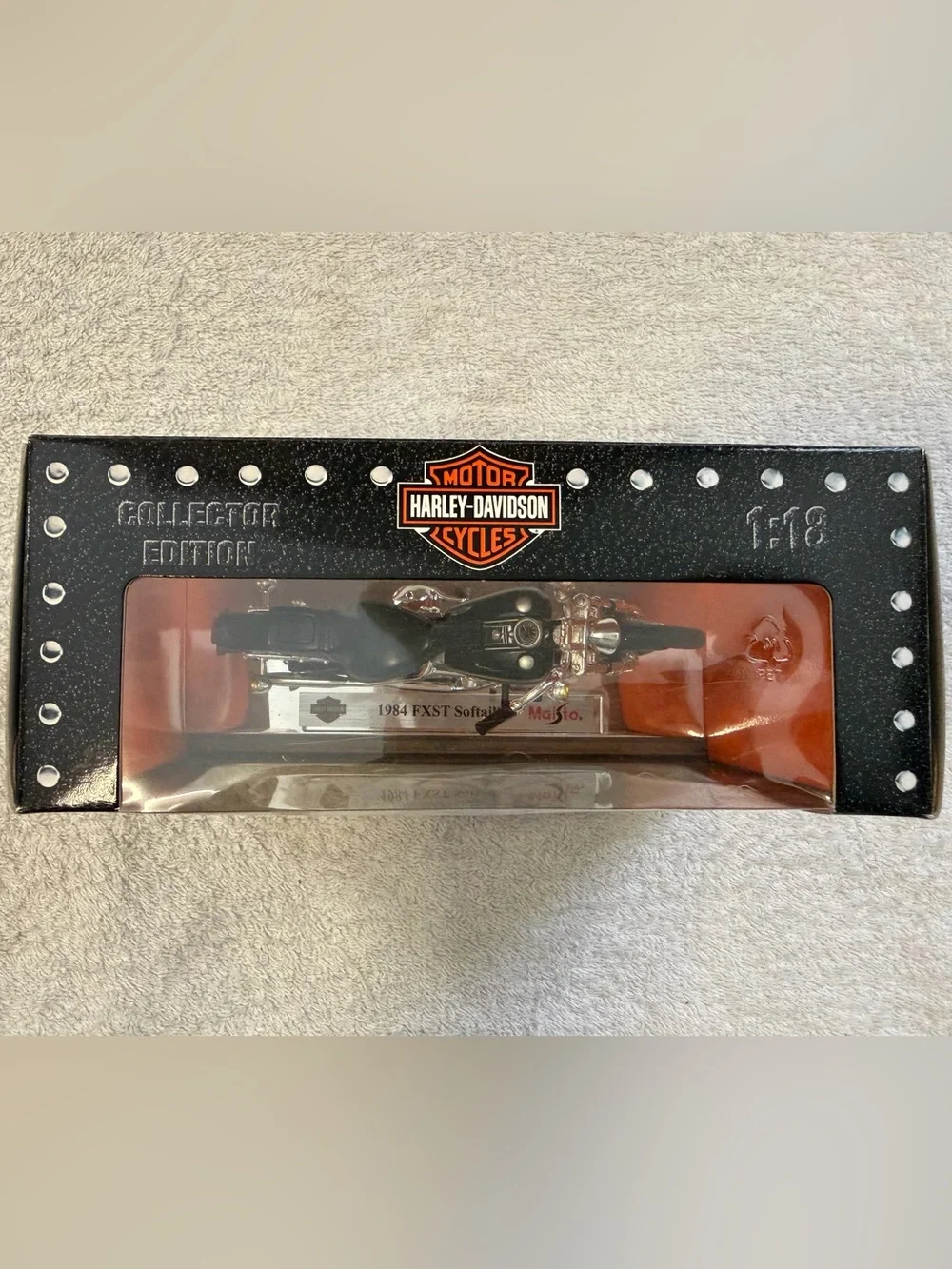 NWT Harley-Davidson 1984 FXST Softail Die-Cast Motorcycle 1:18 Model Collector
